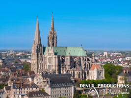 pilote de drone pour prestation photo et video pour collectivités - communes - communautés de communes - office de tourisme et le sprofessionnels liés aux activités touristiques en region centre orleans tours chartres blois vierzon
