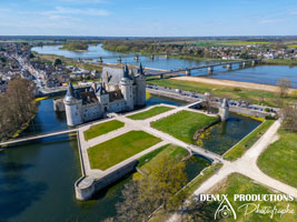 pilote de drone pour prestation photo et video pour collectivités - communes - communautés de communes - office de tourisme et le sprofessionnels liés aux activités touristiques en region centre orleans tours chartres blois vierzon